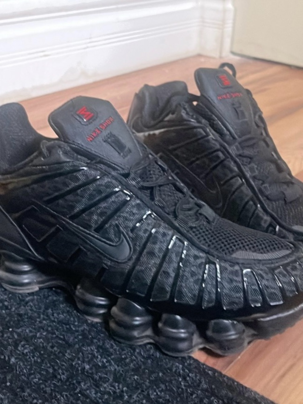 Nike Men’s Black Athletic Running Shoes with Shox Sole - Picture 4 of 5